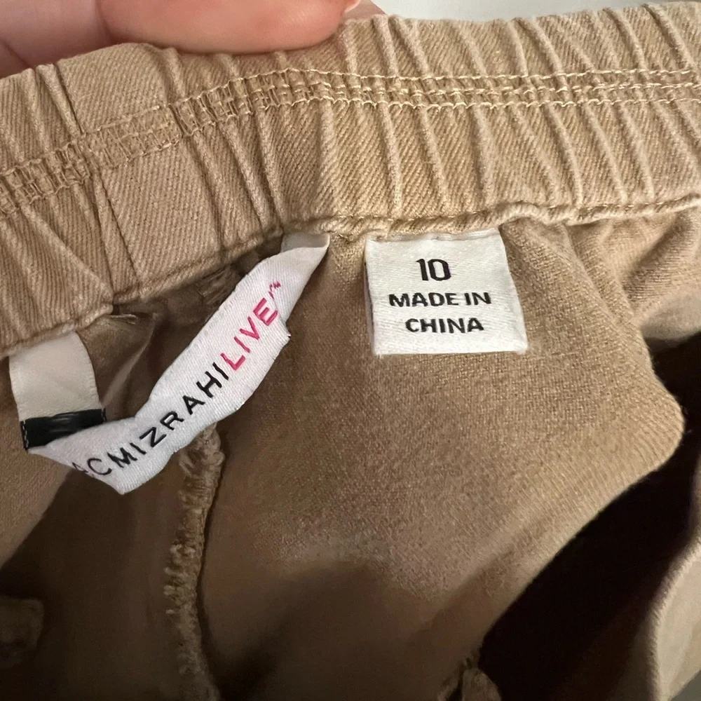 ISAAC MIZRAHI Classic Pull On Casual Capri‎ Length Khaki Pants Tan Women's Sz 10